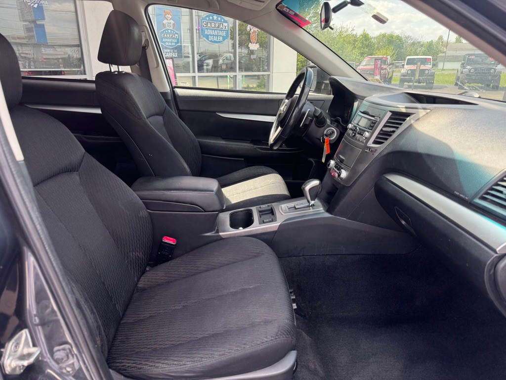 2011 Subaru Outback Image 24