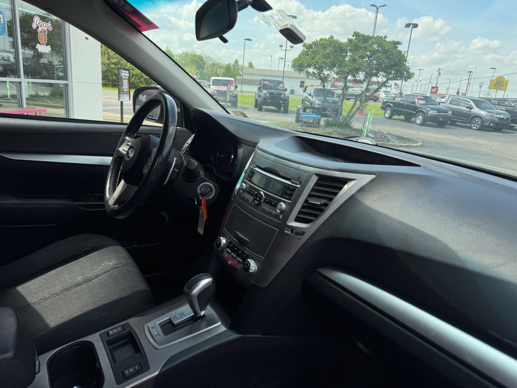2011 Subaru Outback Image 26