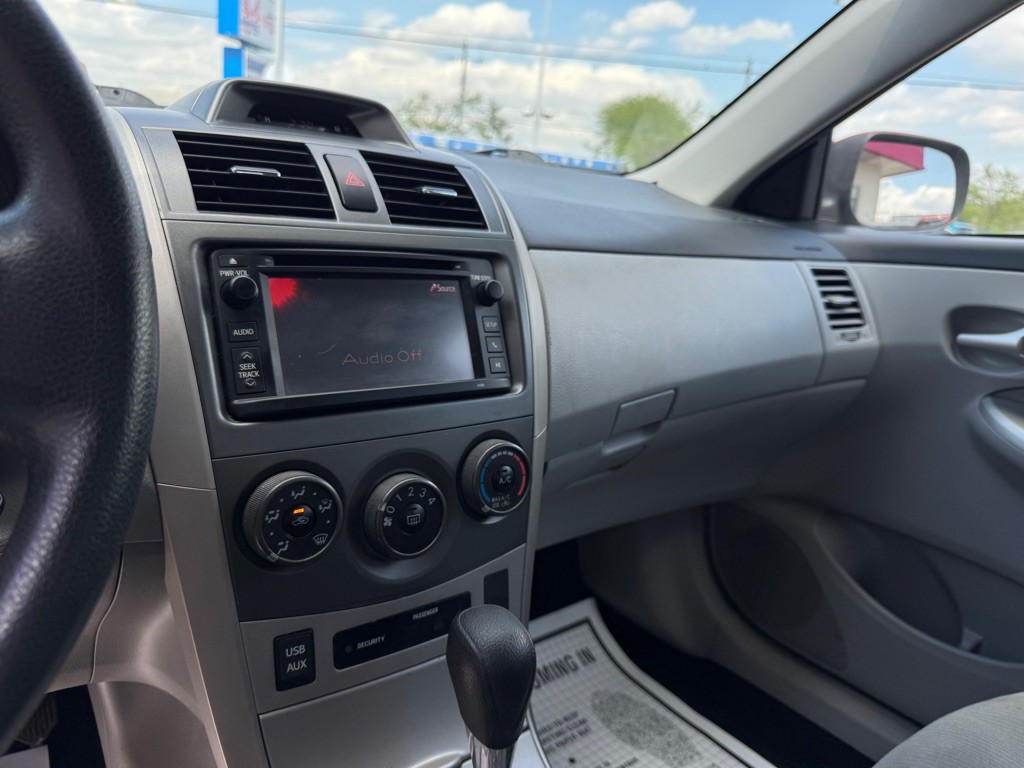 2013 Toyota Corolla Image 9