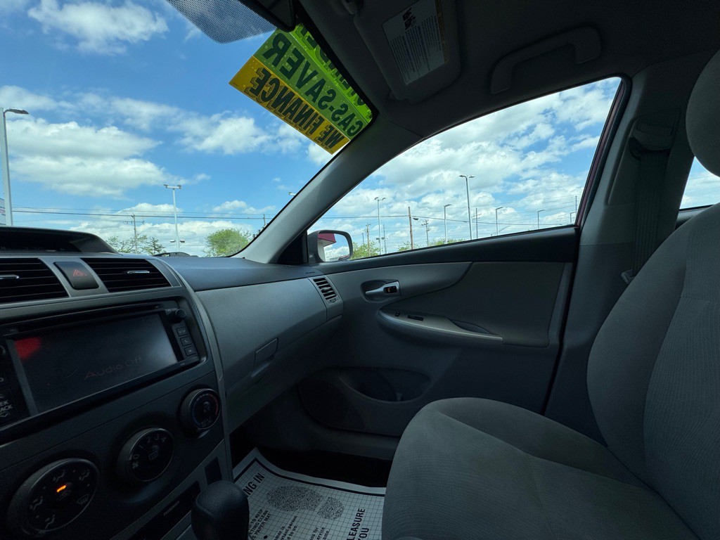 2013 Toyota Corolla Image 10