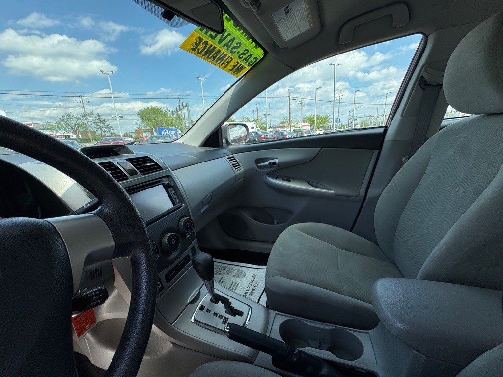 2013 Toyota Corolla Image 12