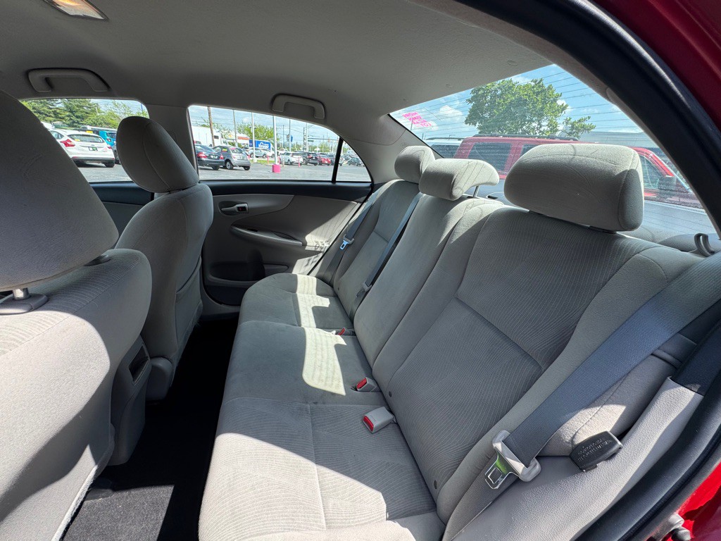 2013 Toyota Corolla Image 13