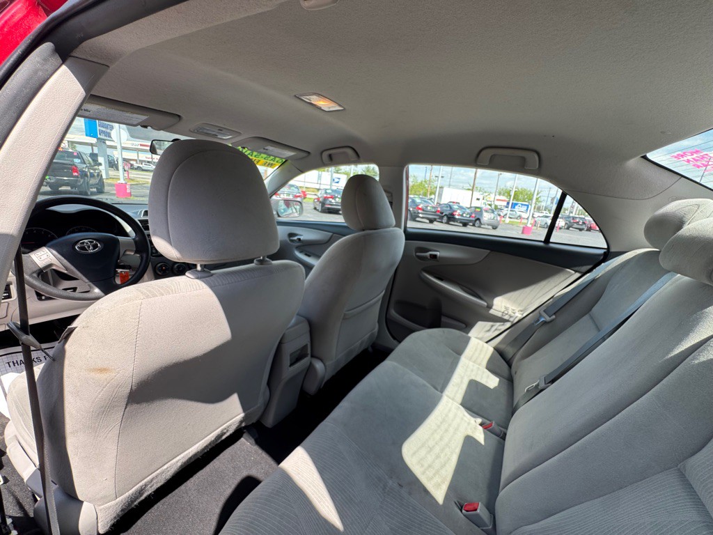 2013 Toyota Corolla Image 14
