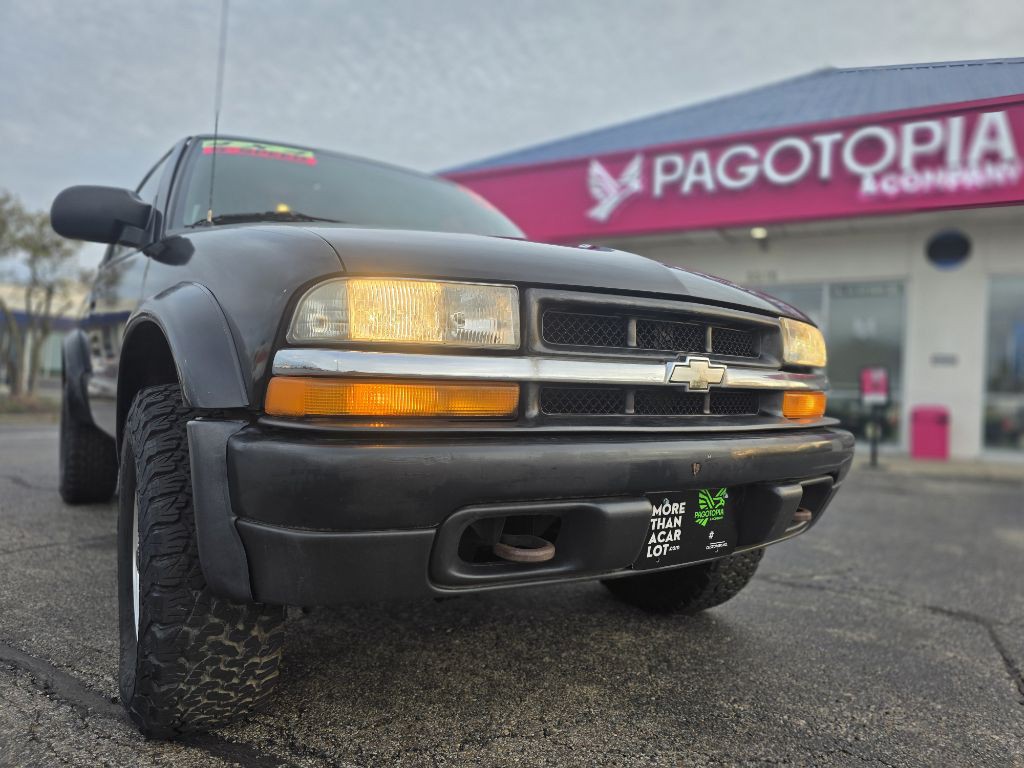 2002 Chevrolet S10 Image 2