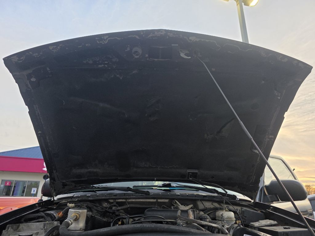 2002 Chevrolet S10 Image 4