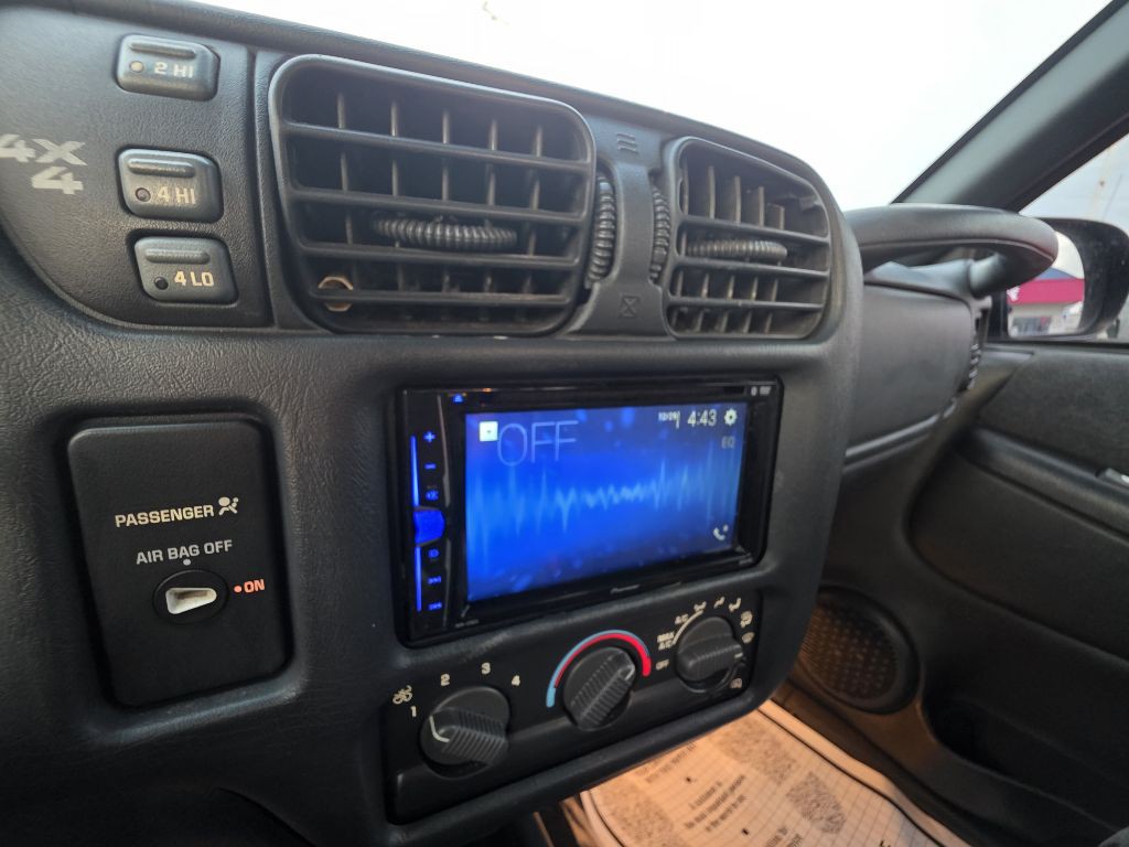 2002 Chevrolet S10 Image 10