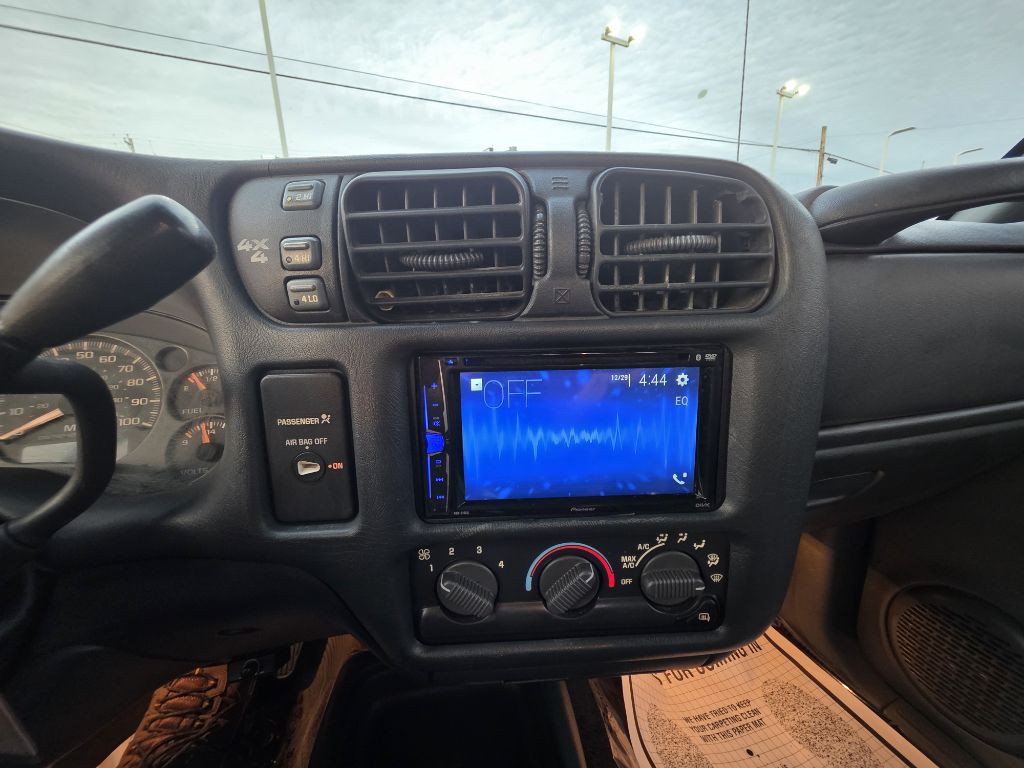 2002 Chevrolet S10 Image 11