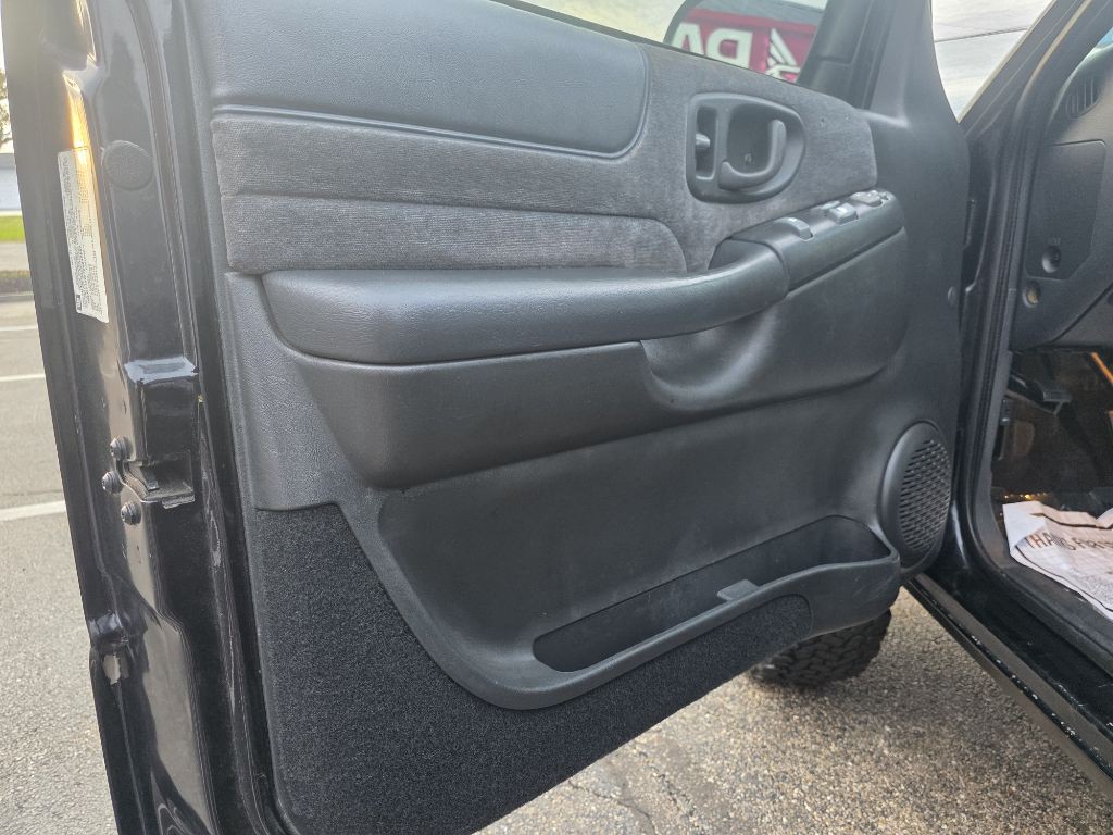 2002 Chevrolet S10 Image 13