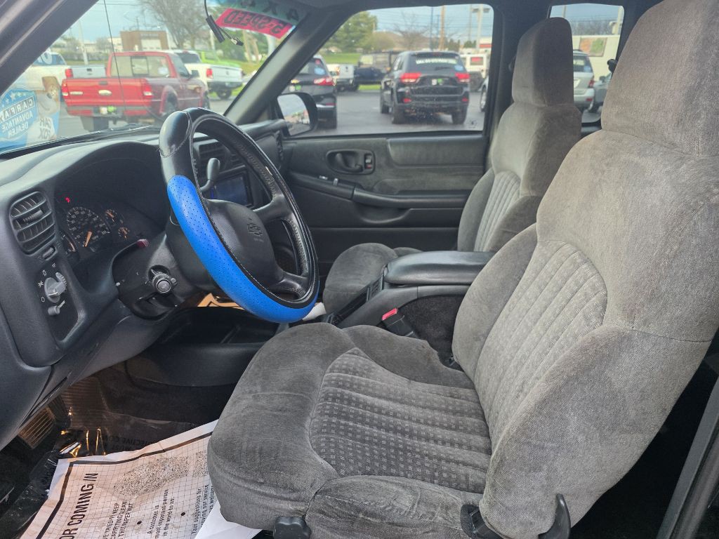 2002 Chevrolet S10 Image 16