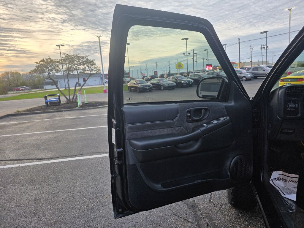 2002 Chevrolet S10 Image 17