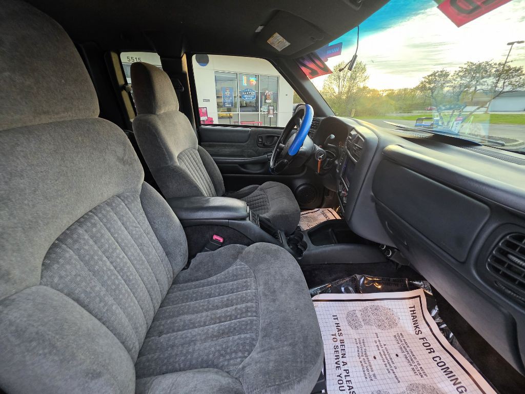 2002 Chevrolet S10 Image 21