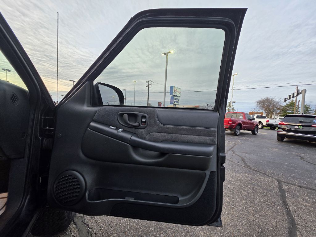 2002 Chevrolet S10 Image 22