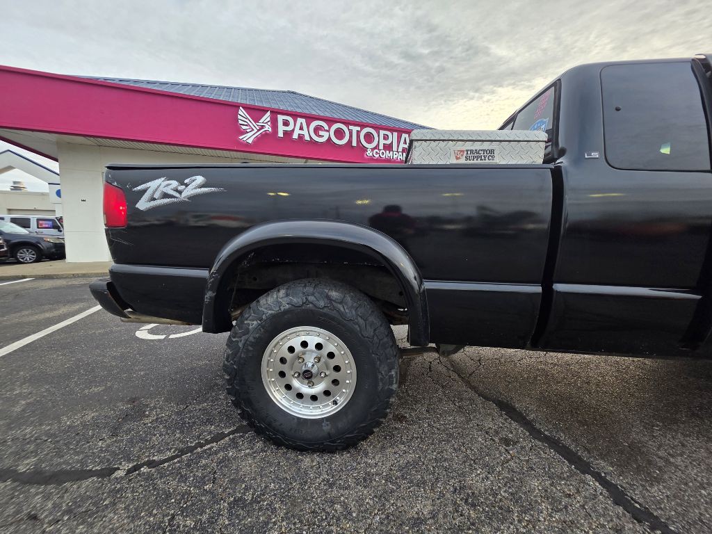 2002 Chevrolet S10 Image 24