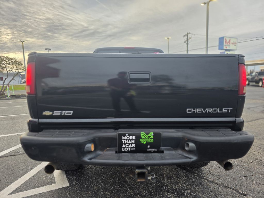 2002 Chevrolet S10 Image 28