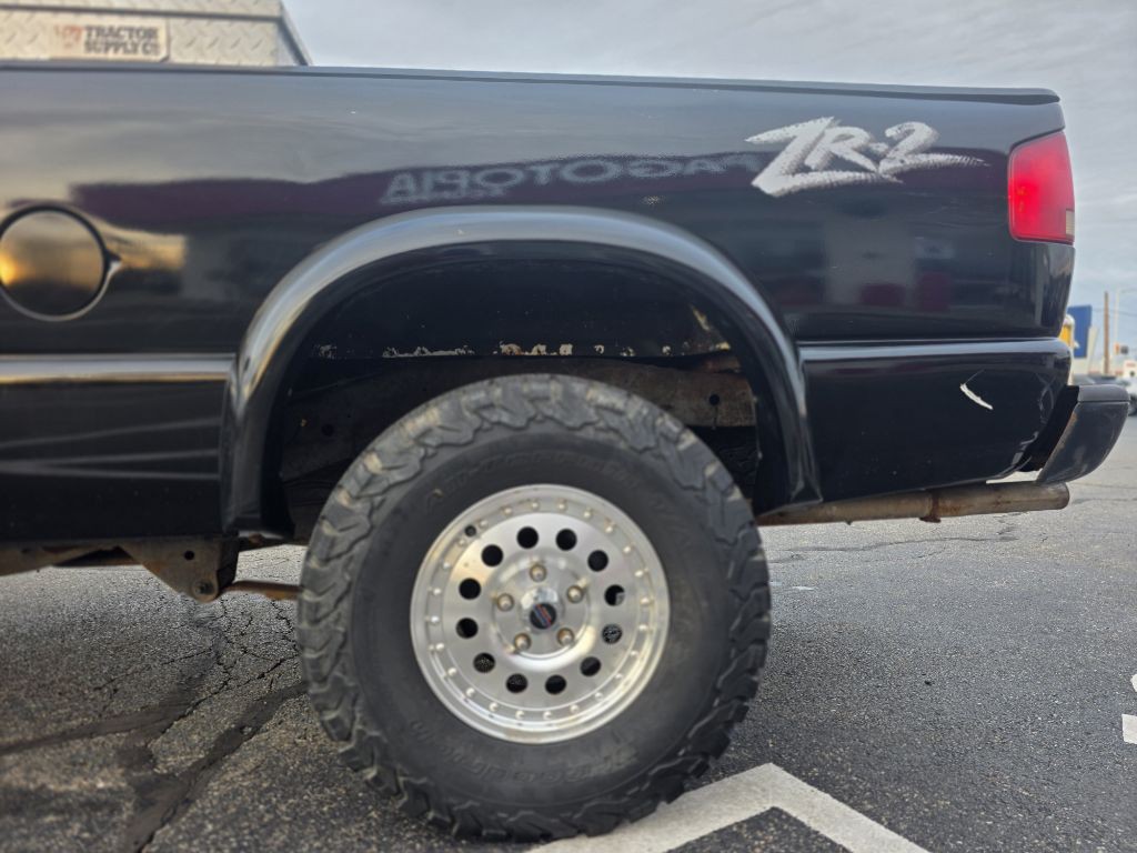 2002 Chevrolet S10 Image 30