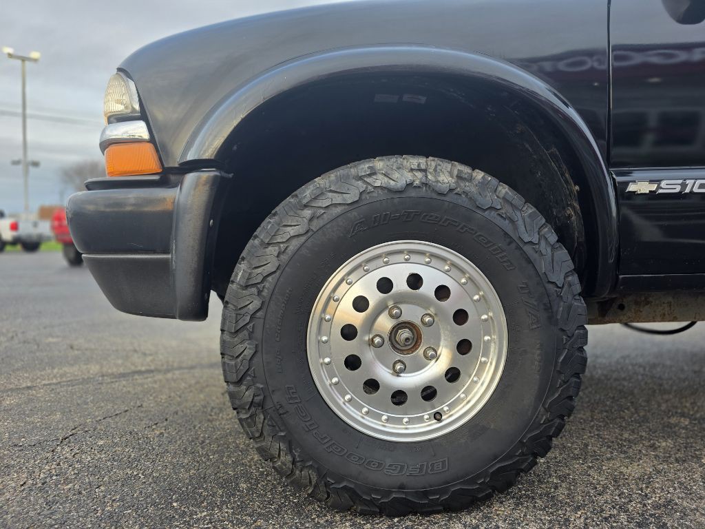 2002 Chevrolet S10 Image 31