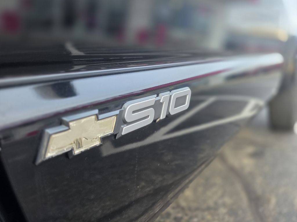 2002 Chevrolet S10 Image 33