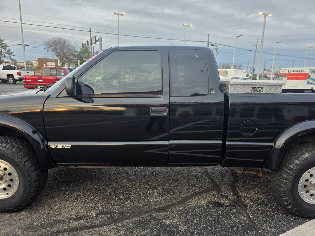 2002 Chevrolet S10 Image 35