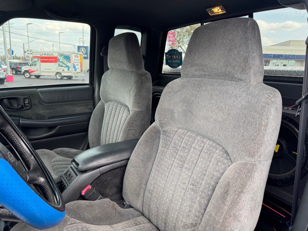 2002 Chevrolet S10 Image 46