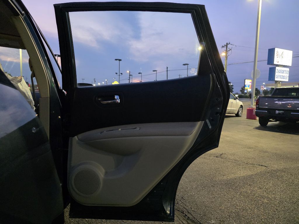 2015 Nissan Rogue Image 18
