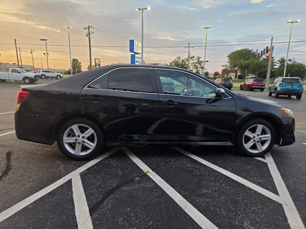 2012 Toyota Camry Image 8