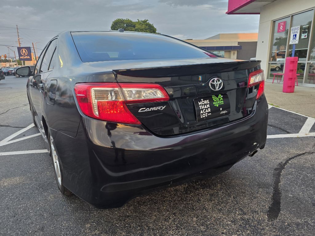2012 Toyota Camry Image 12