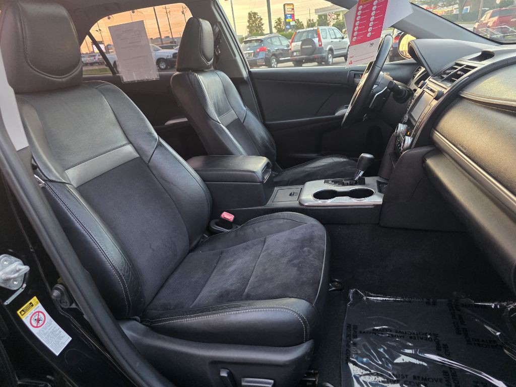 2012 Toyota Camry Image 19