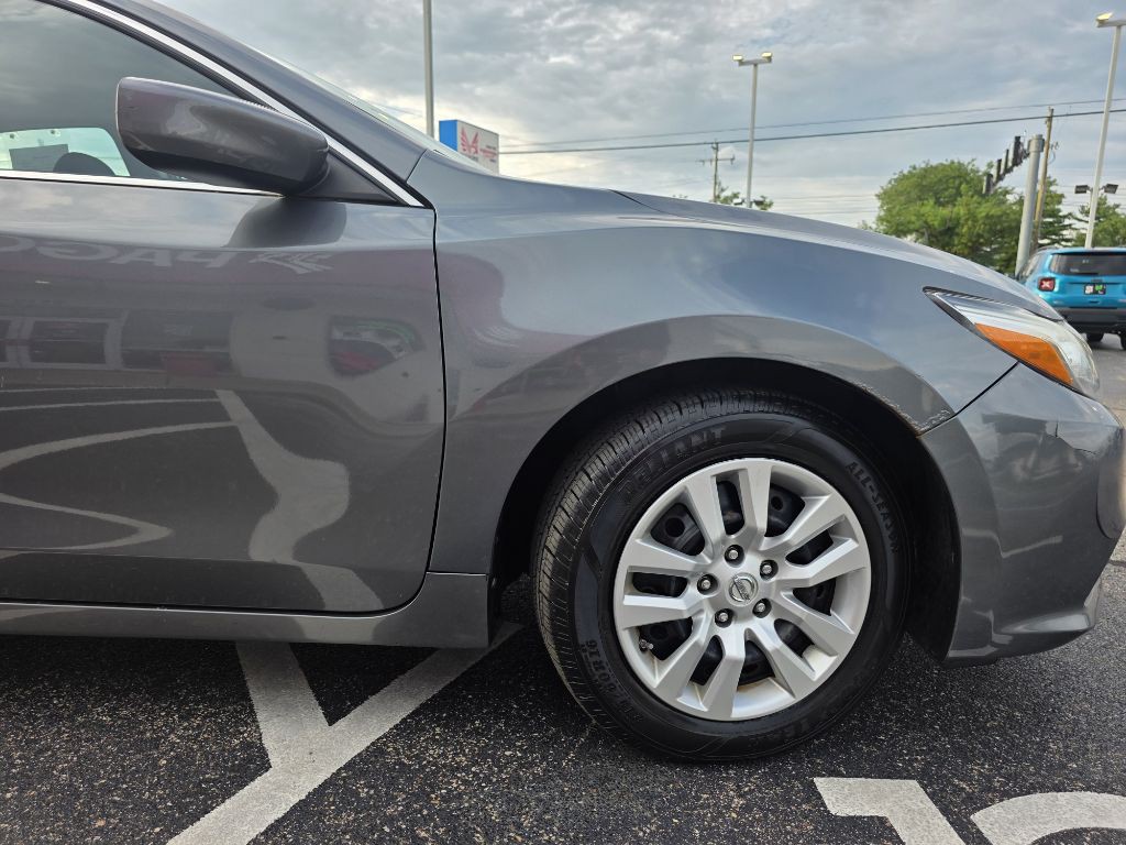 2017 Nissan Altima Image 4