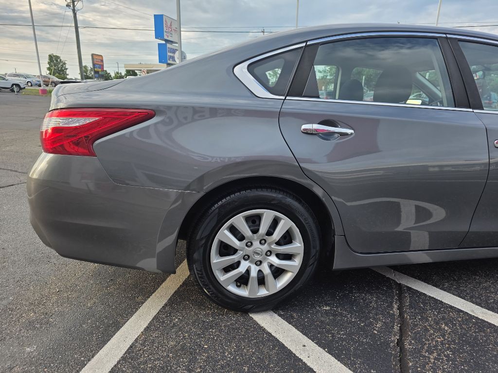 2017 Nissan Altima Image 7