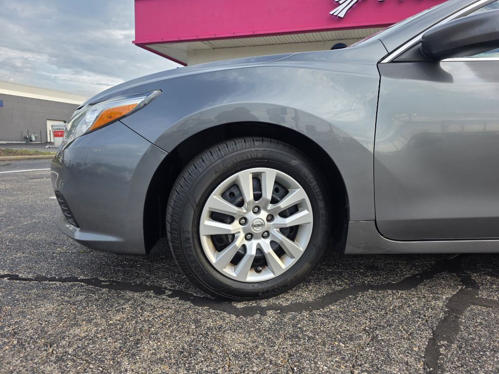 2017 Nissan Altima Image 10