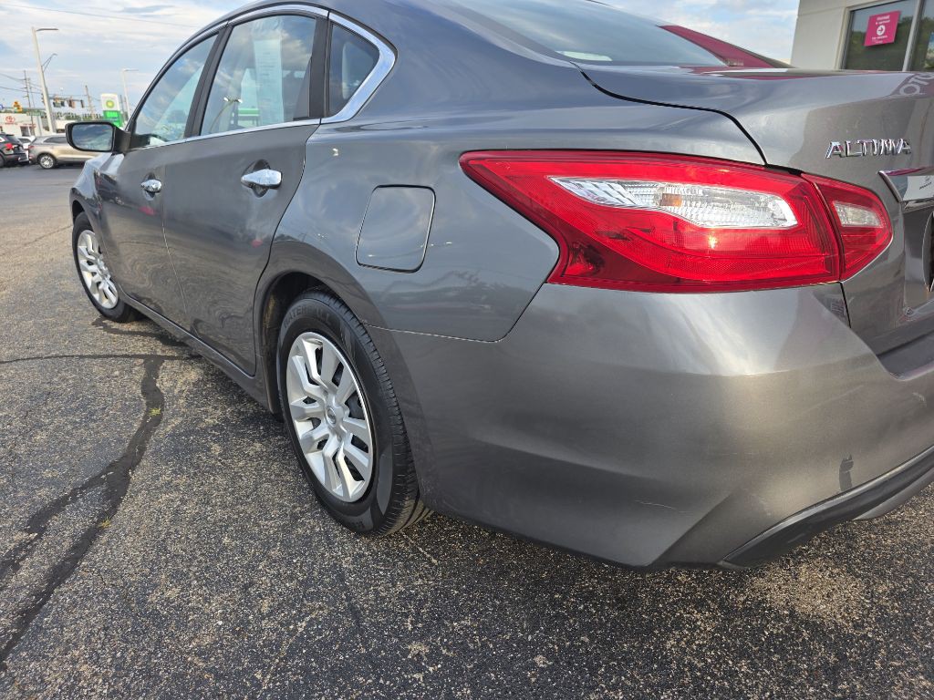 2017 Nissan Altima Image 12