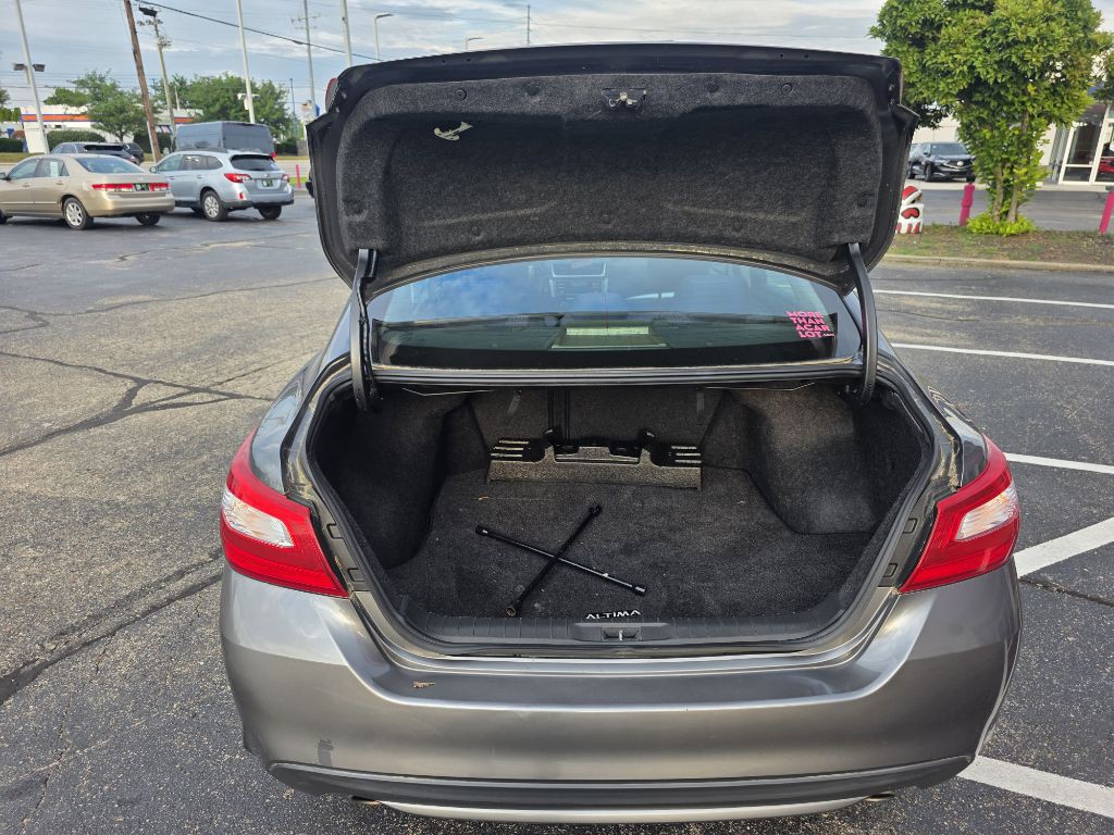 2017 Nissan Altima Image 18