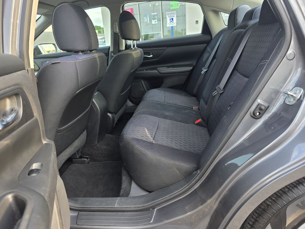2017 Nissan Altima Image 28