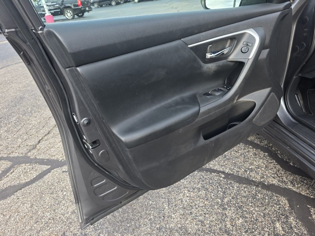 2017 Nissan Altima Image 34