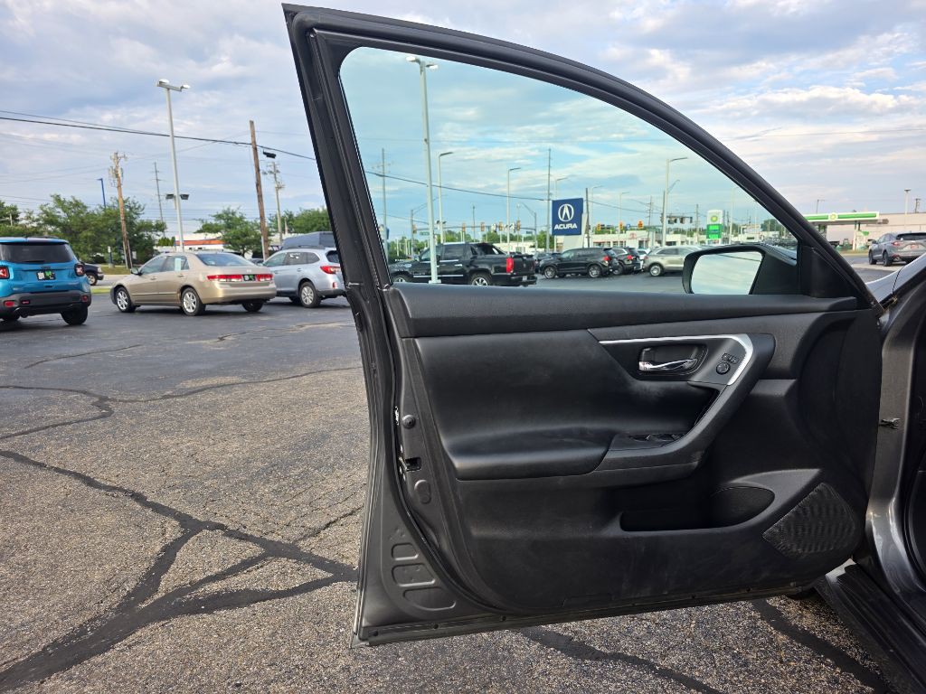 2017 Nissan Altima Image 35