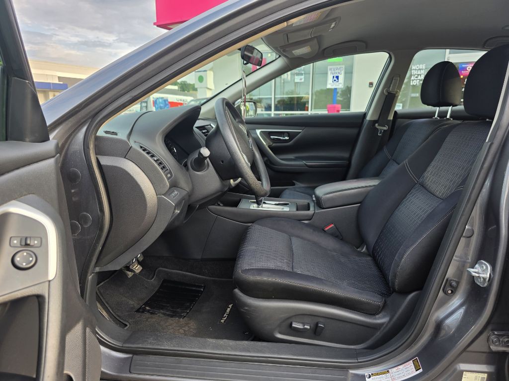 2017 Nissan Altima Image 36