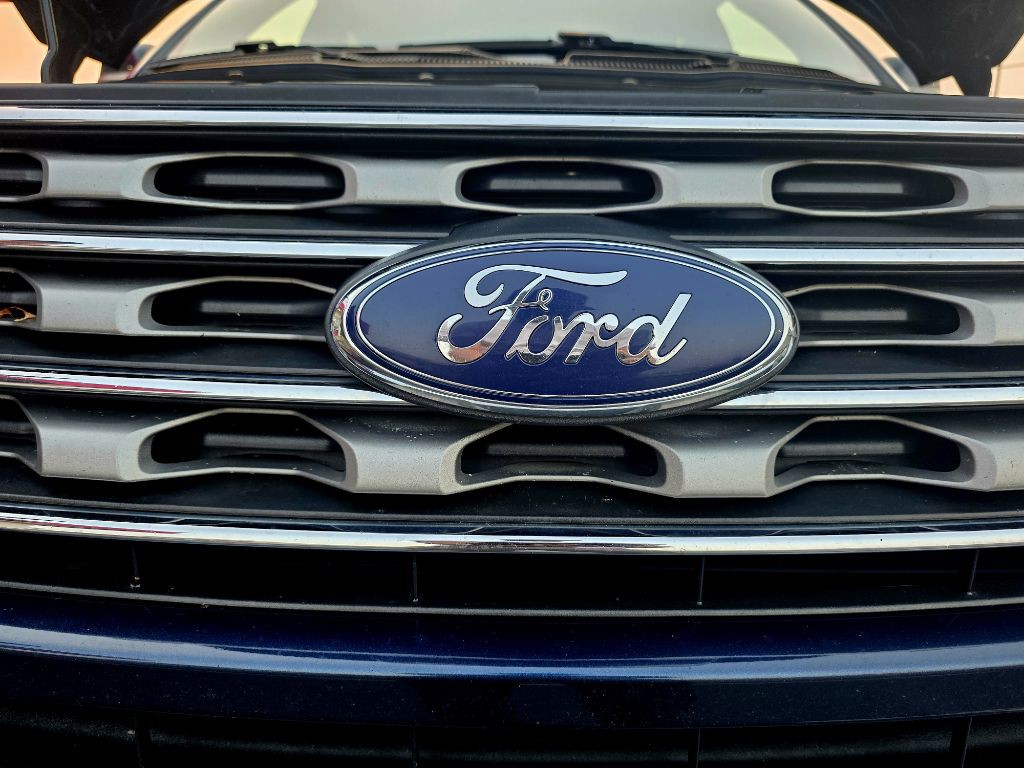 2017 Ford Explorer Image 6