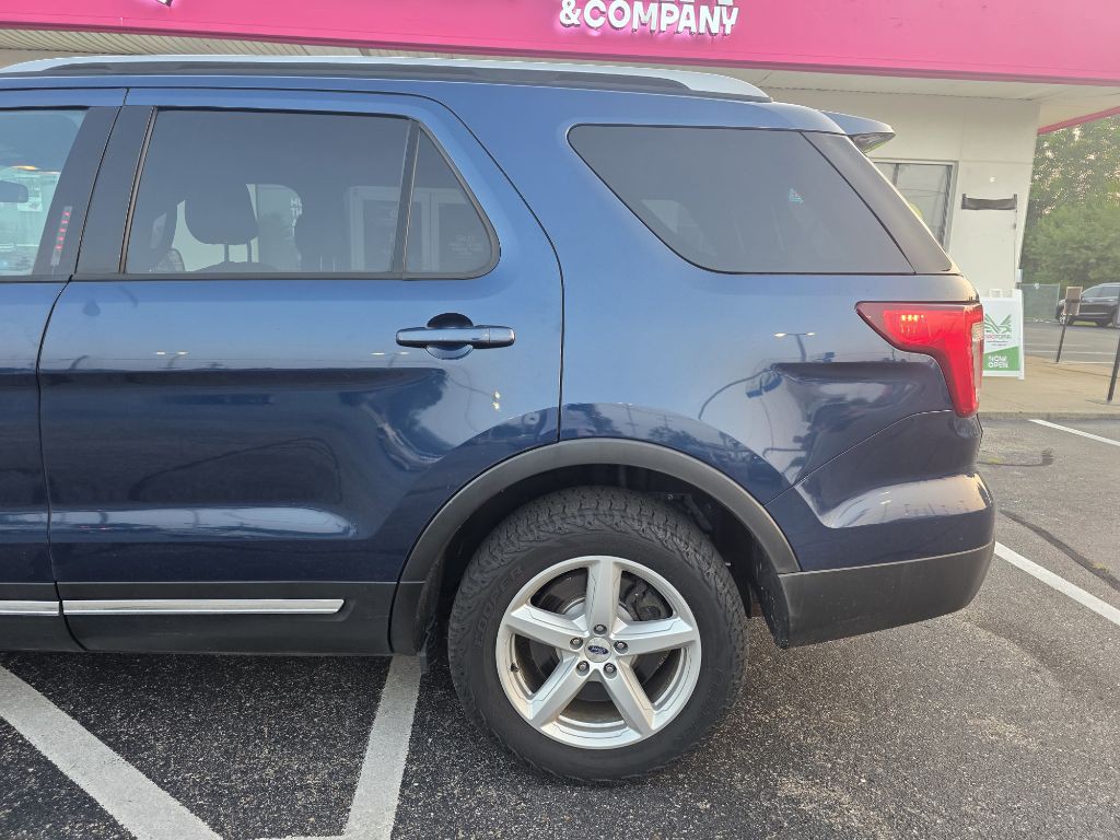 2017 Ford Explorer Image 8