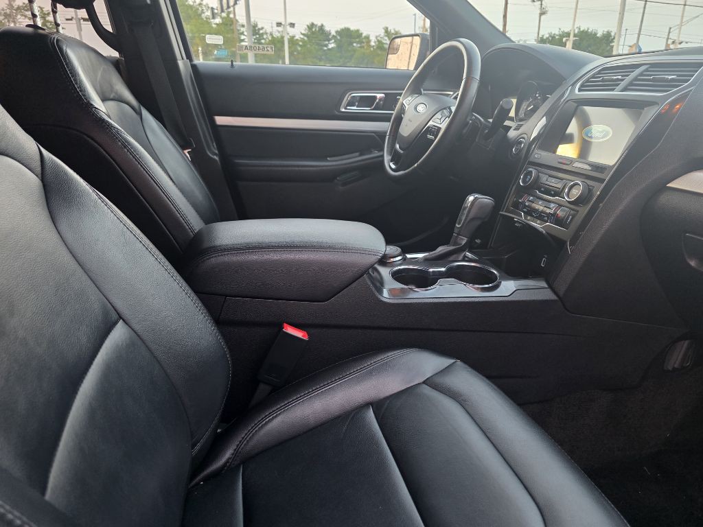 2017 Ford Explorer Image 26