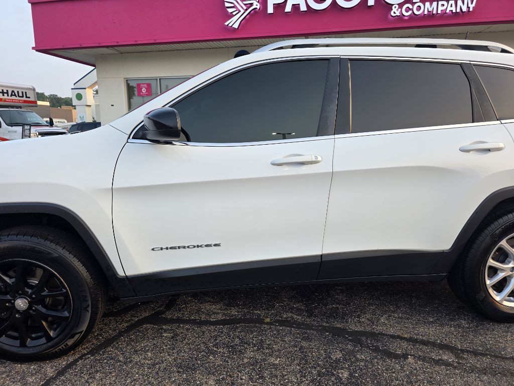 2017 Jeep Cherokee Image 11