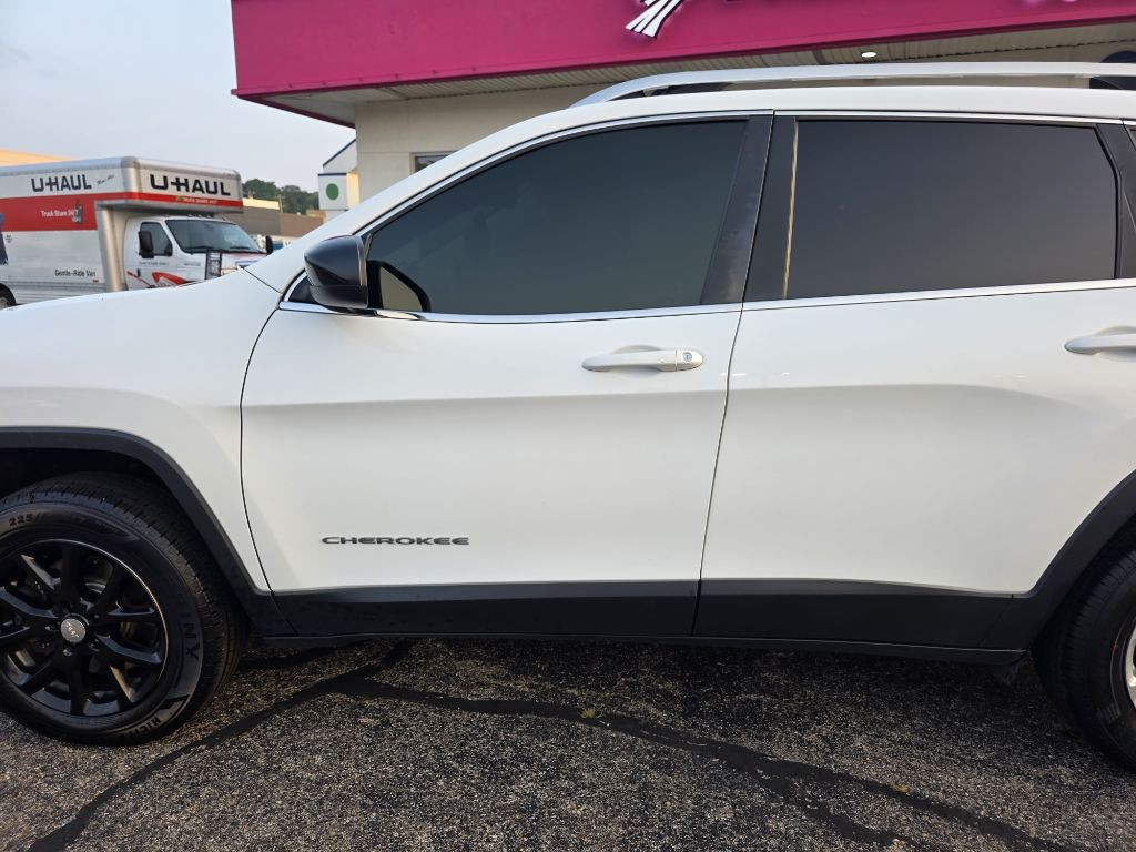 2017 Jeep Cherokee Image 13