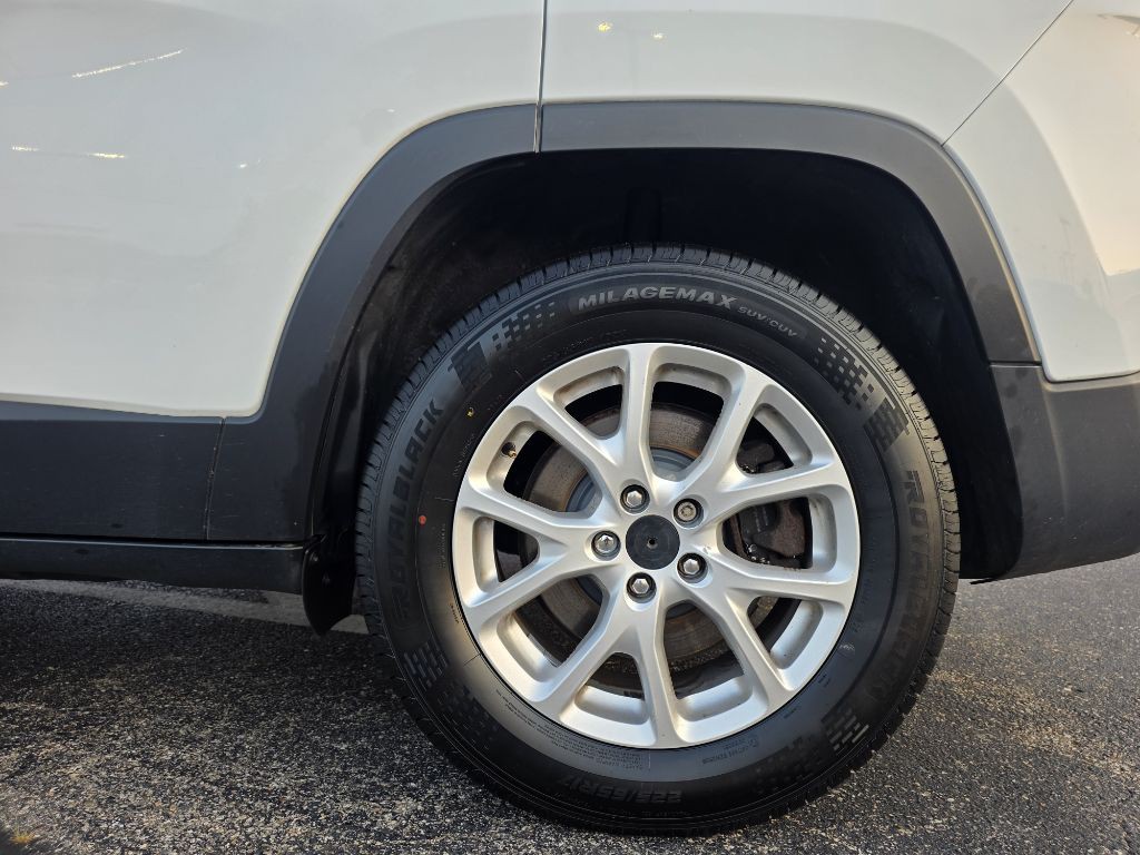 2017 Jeep Cherokee Image 21