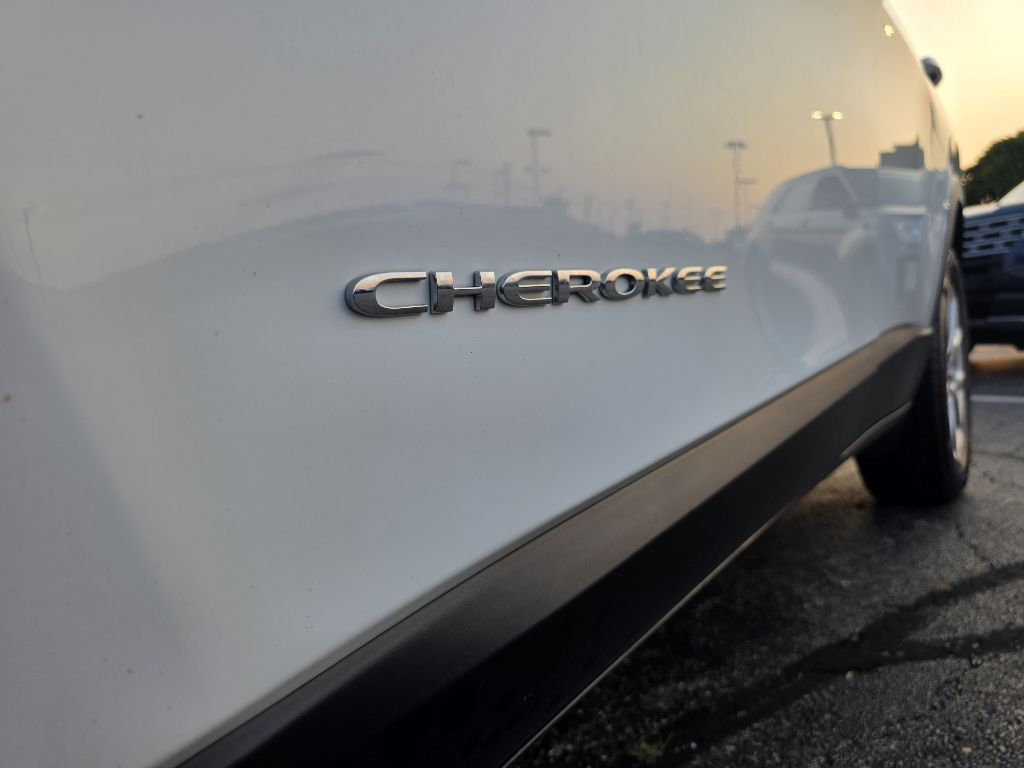 2017 Jeep Cherokee Image 22