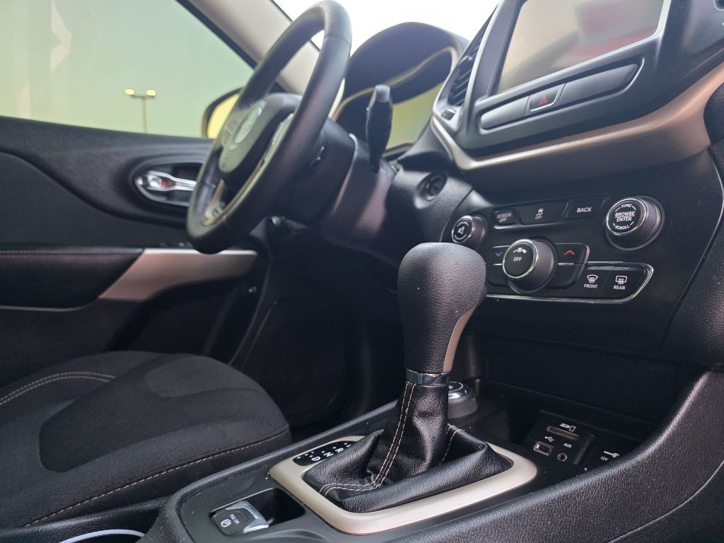 2017 Jeep Cherokee Image 38