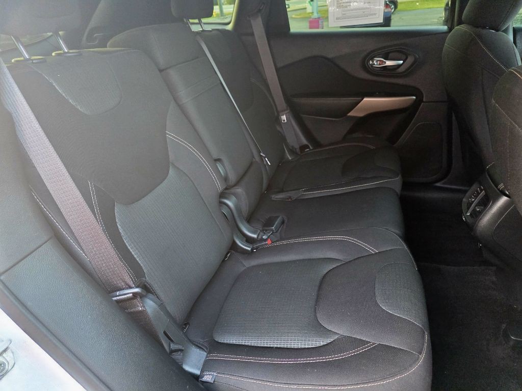 2017 Jeep Cherokee Image 50
