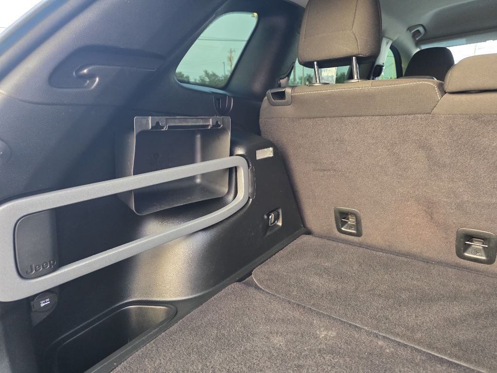 2017 Jeep Cherokee Image 53