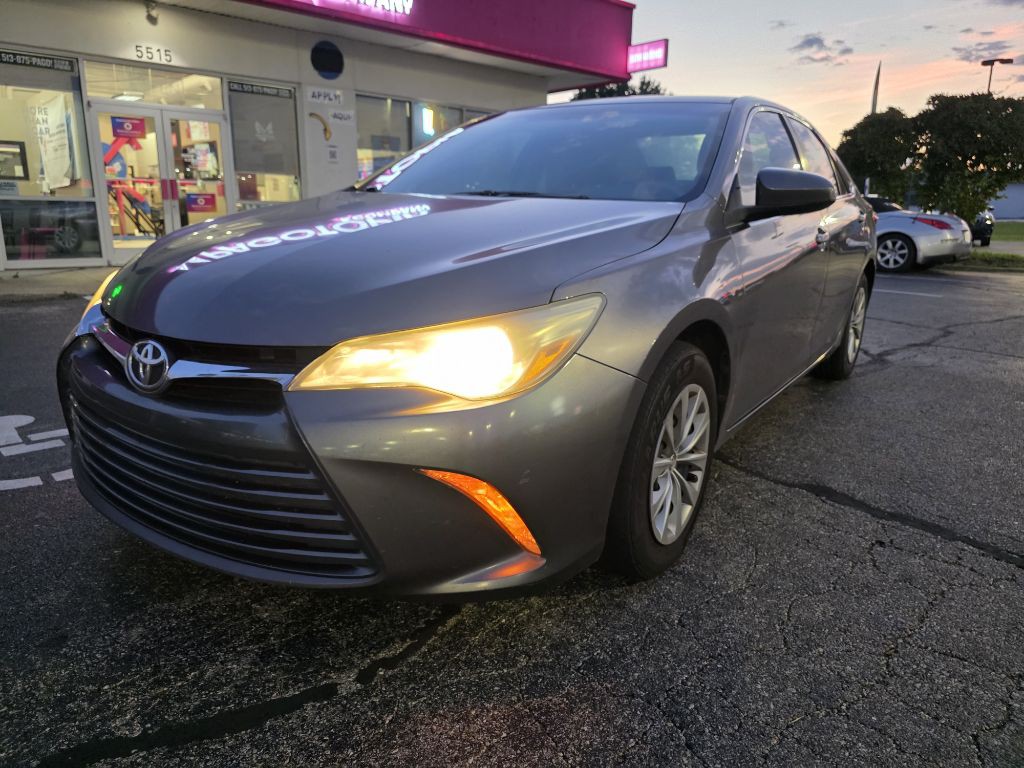 2016 Toyota Camry Image 2