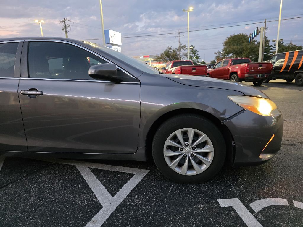 2016 Toyota Camry Image 3