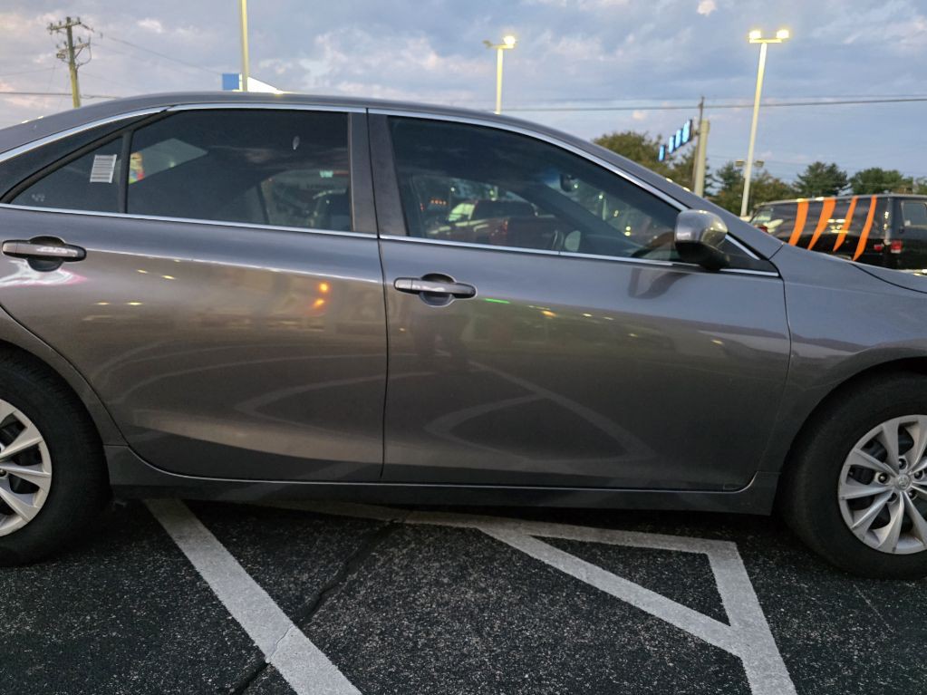 2016 Toyota Camry Image 10