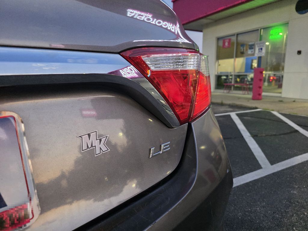 2016 Toyota Camry Image 11